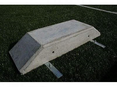 Betonové závaží zkosené (1 ks) k upevnění přenosných branek proti převrácení