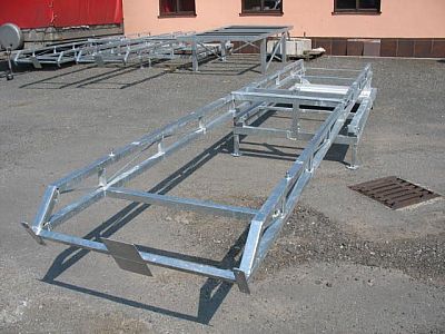 Basketbalová konstrukce pojízdná - žár zinkovaná, exteriér, sklopná, vysazení 2 m