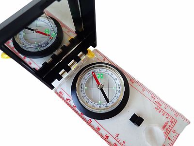 Buzola s krytem a se zrcátkem