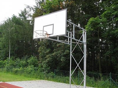 Basketbalová konstrukce příhradová, otočná, vysazení od 2,5 do 4 m (ZN)