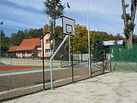 Basketbalová konstrukce streetball - exteriér (ZN), vysazení 1,45 m kotveno na oc.desku , CERTIFIKÁT