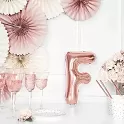 Foliové písmeno F rose gold 35 cm