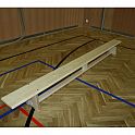 Švédská lavička tělocvičná s kladinkou, délka 3,6 m, lakovaná, hranol na žebřinu